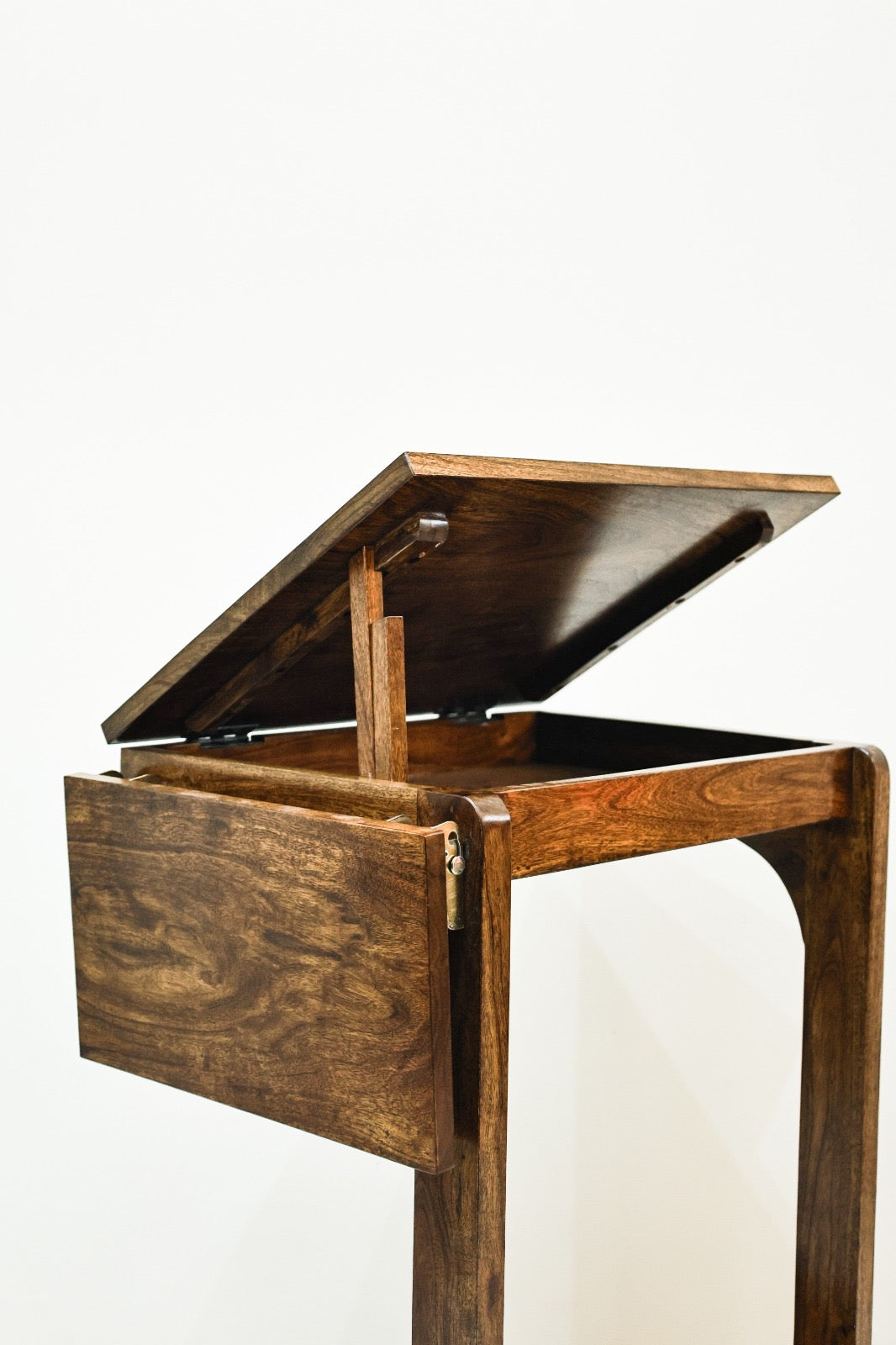 MOVABLE LAPTOP TABLE WITH SIDE SHELF